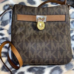 Small messenger logo Michael Kors purse